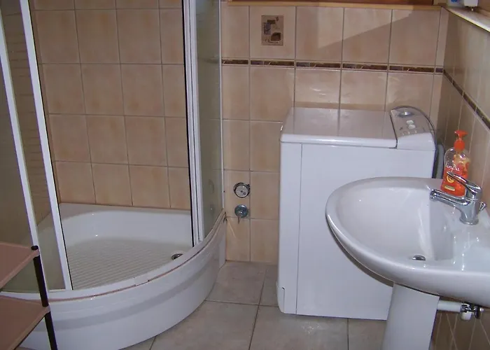 Nyaraló Neska Mścice