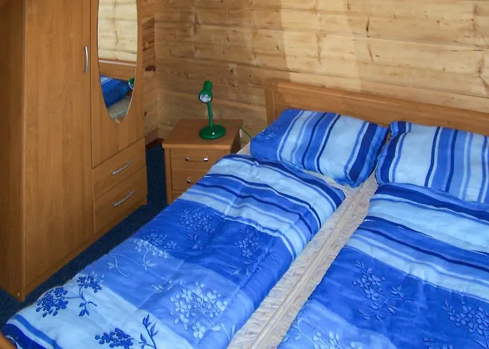 Nyaraló Neska Mścice